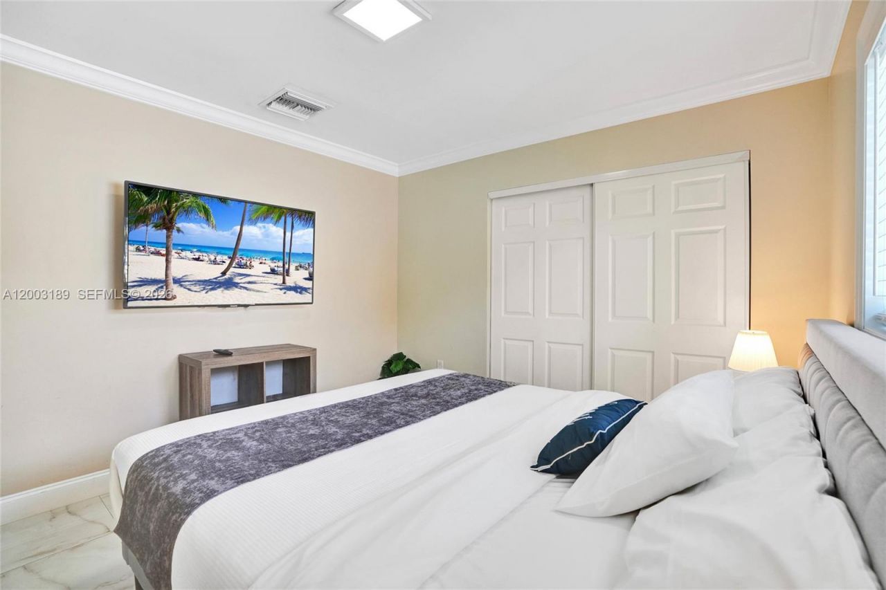 1318 Washington St , Hollywood, FL 33019 Photo