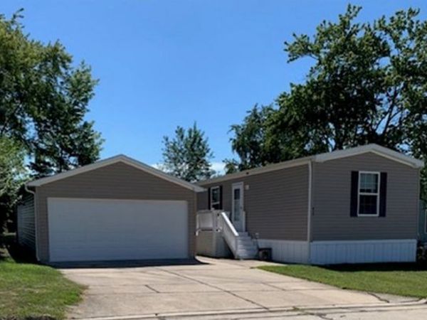 18 Troy Court , Bloomington, IL 61701