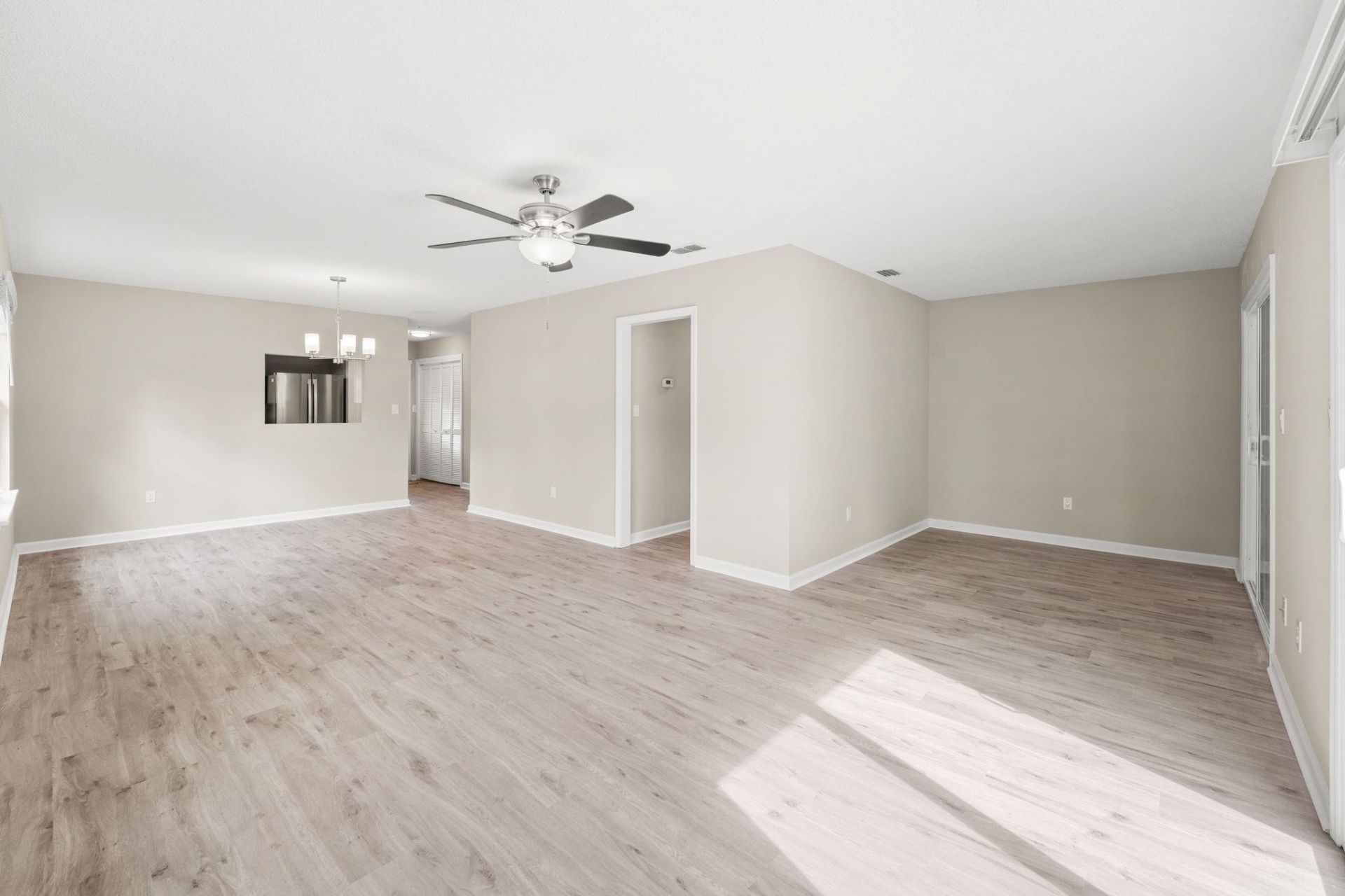 6610 Royal Pine Dr.  Photo 4