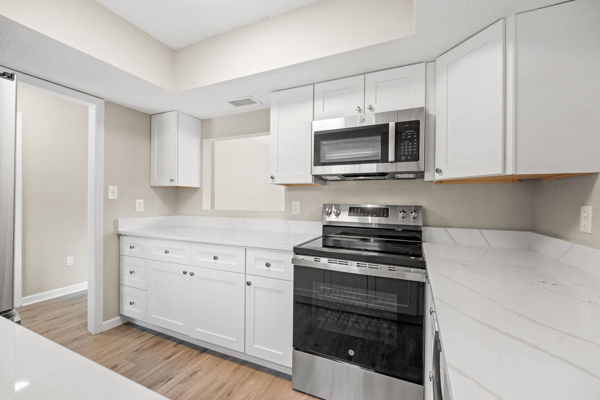 6610 Royal Pine Dr.  Photo 5