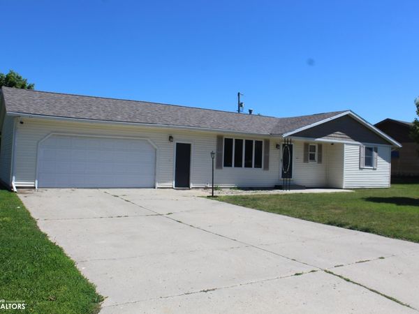 224 W 9th Street, Kanawha, IA 50447
