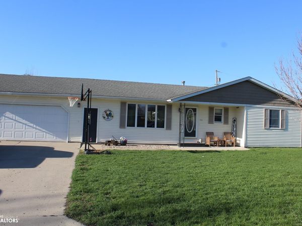224 W 9th Street, Kanawha, IA 50447
