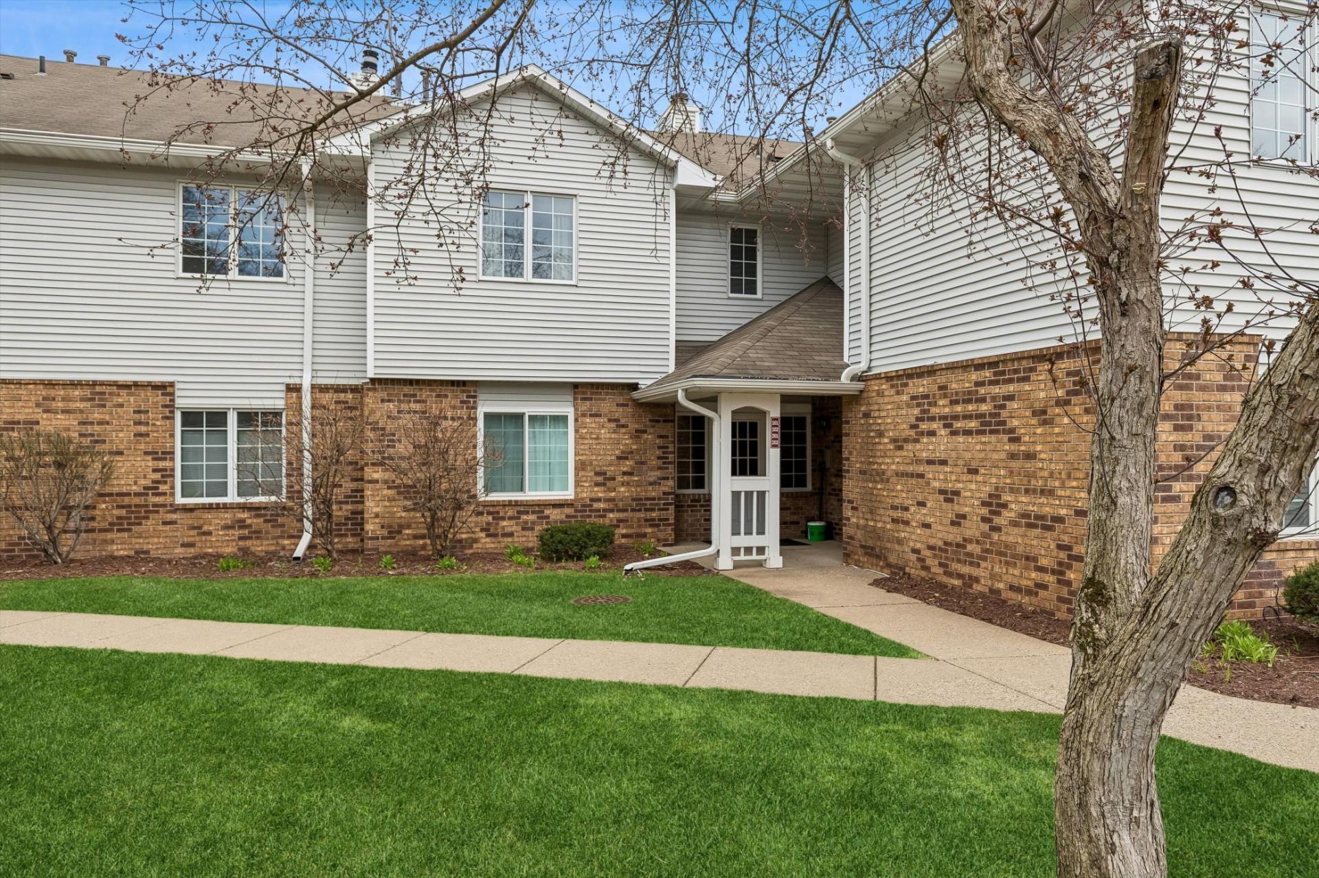 3557 Blue Jay Way , Eagan, MN 55123