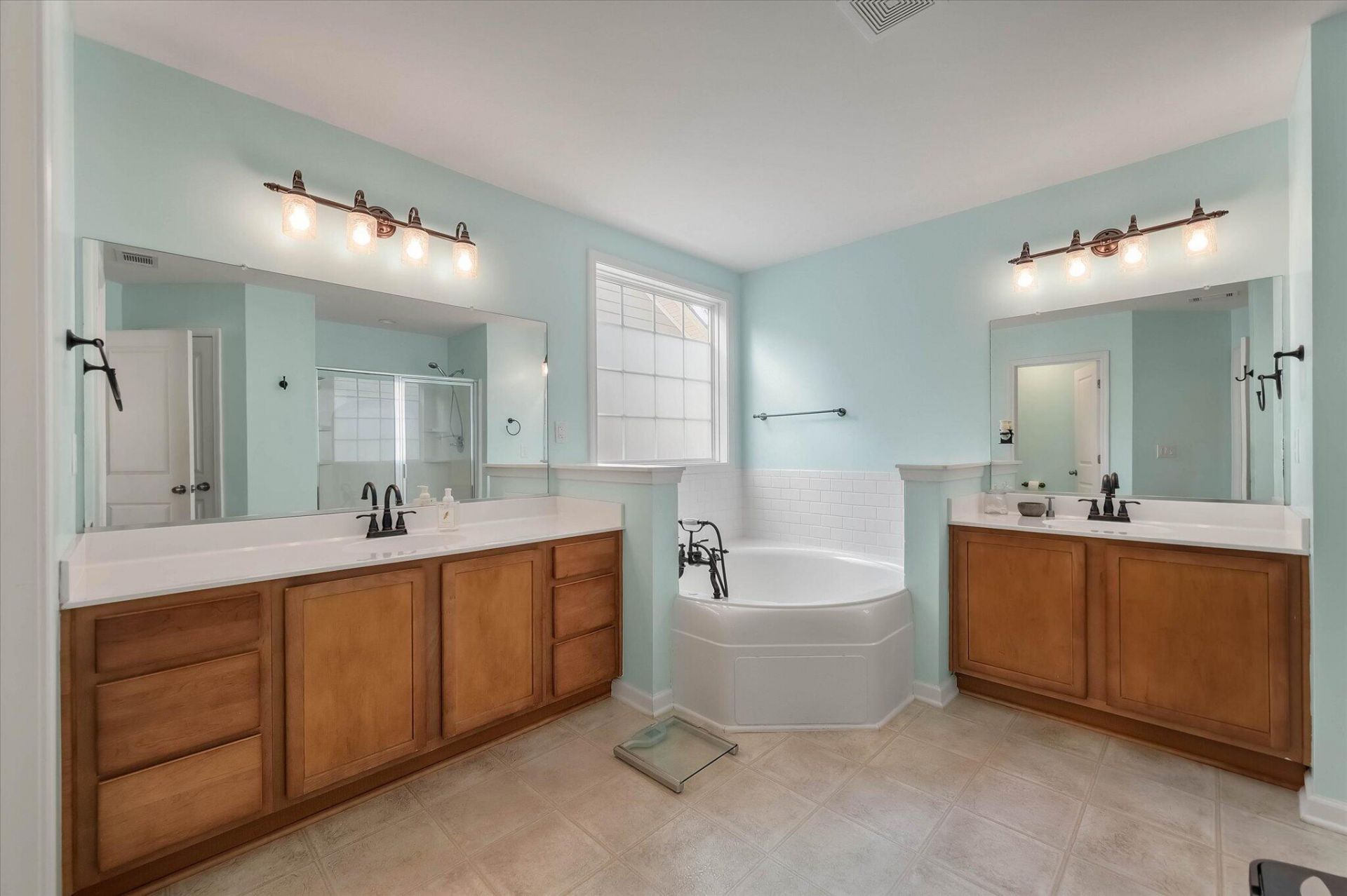 142 Comiskey Park Circle Photo 32