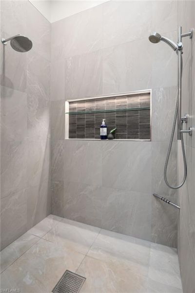 1070 5th St S, Unit 4, Naples, FL 34102 Photo