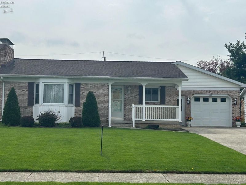 879 Valleyview Drive, Bellevue, OH 44811 Photo 1