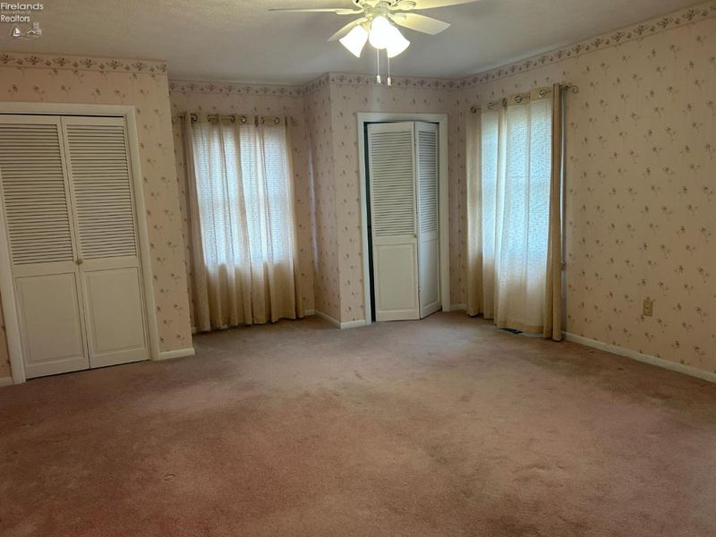 879 Valleyview Drive, Bellevue, OH 44811 Photo 5