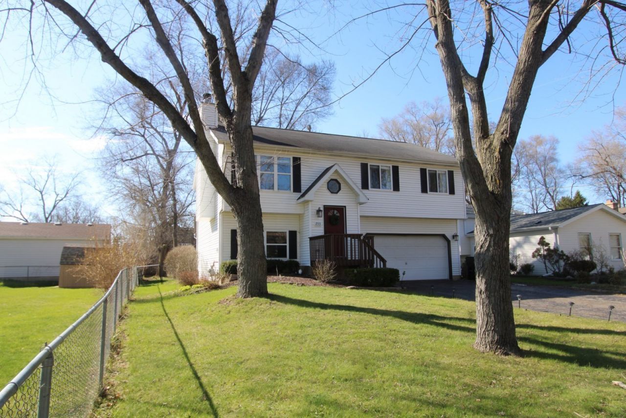 233 S Shore Drive , Island Lake, IL 60042 Main Photo