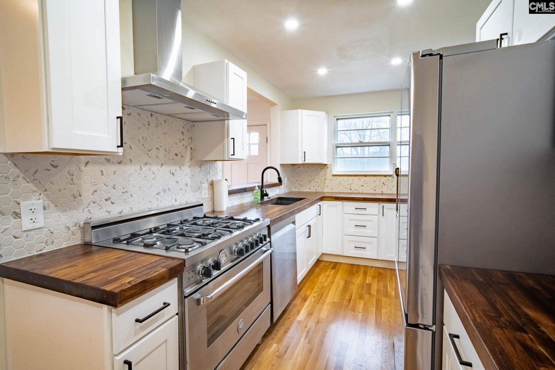 979 Airport Boulevard  Photo 8