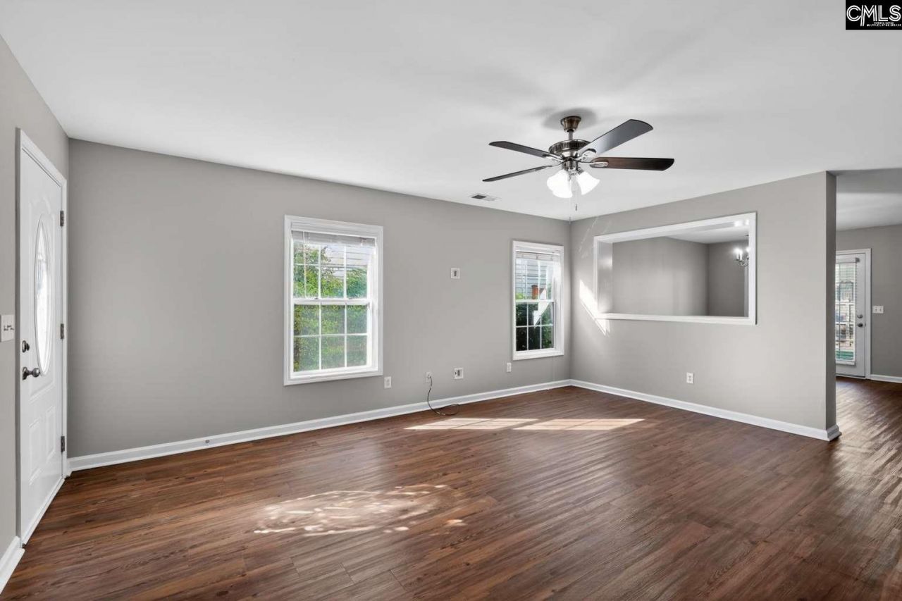 201 Caley Court  Photo 10