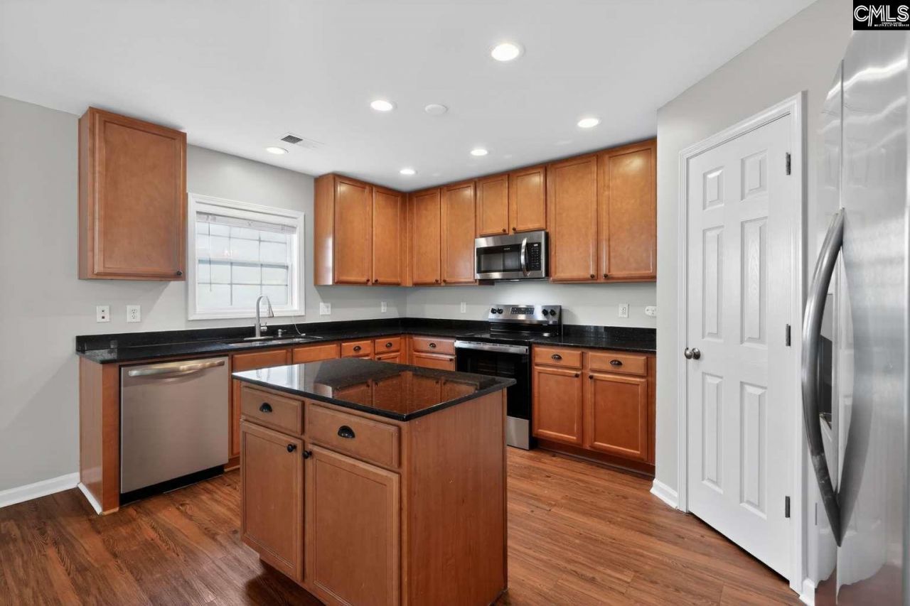 201 Caley Court  Photo 11