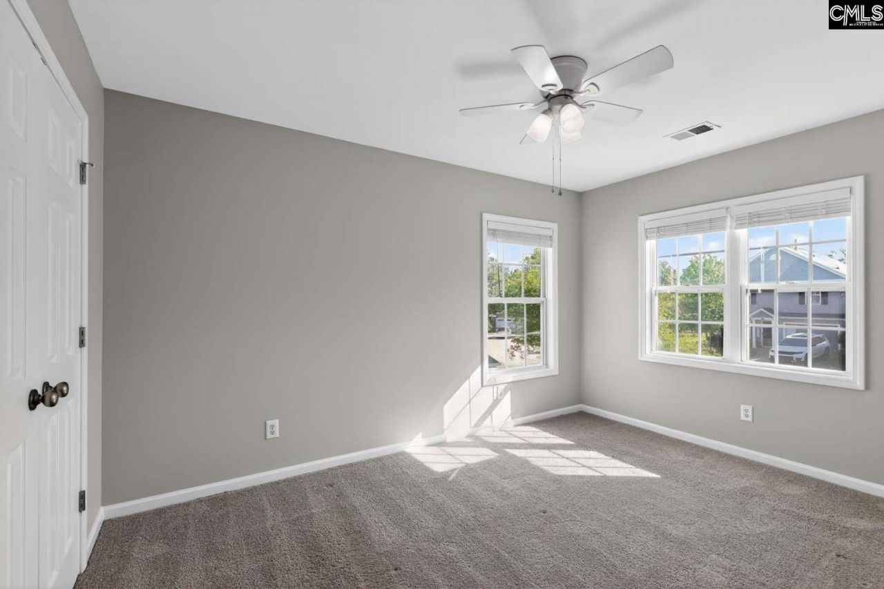 201 Caley Court  Photo 12