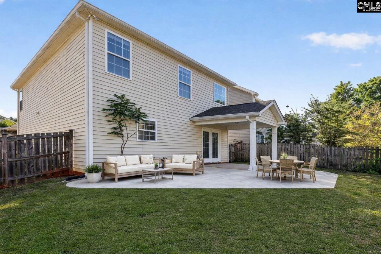 201 Caley Court  Photo 6