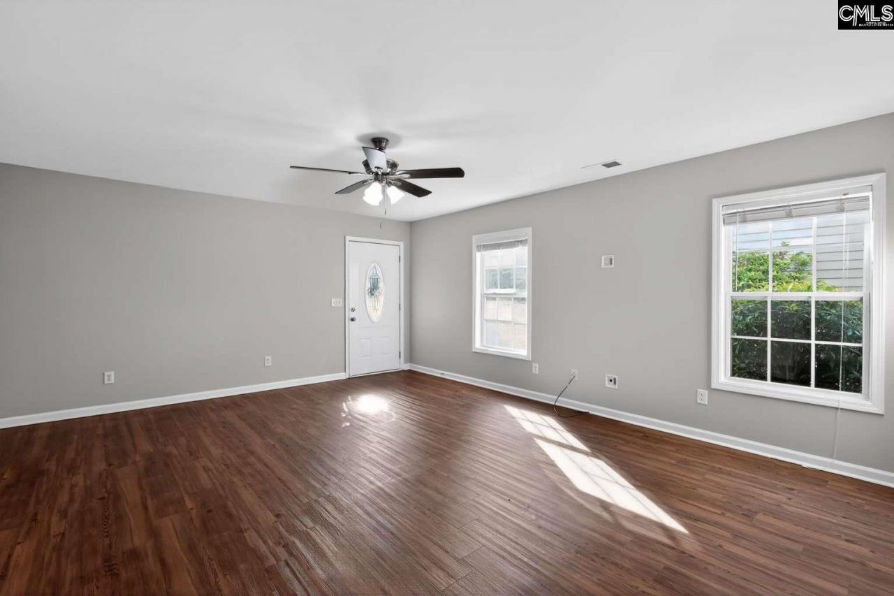 201 Caley Court  Photo 7