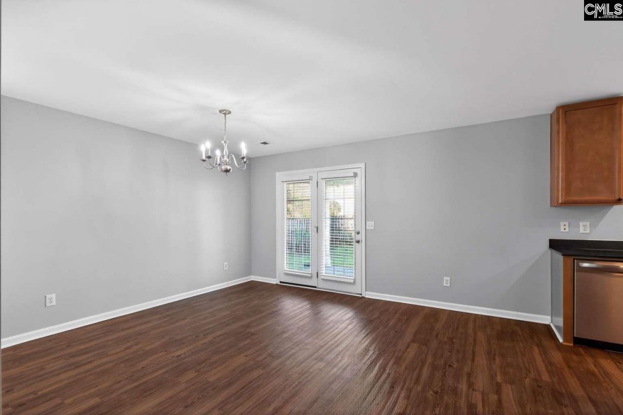 201 Caley Court  Photo 9