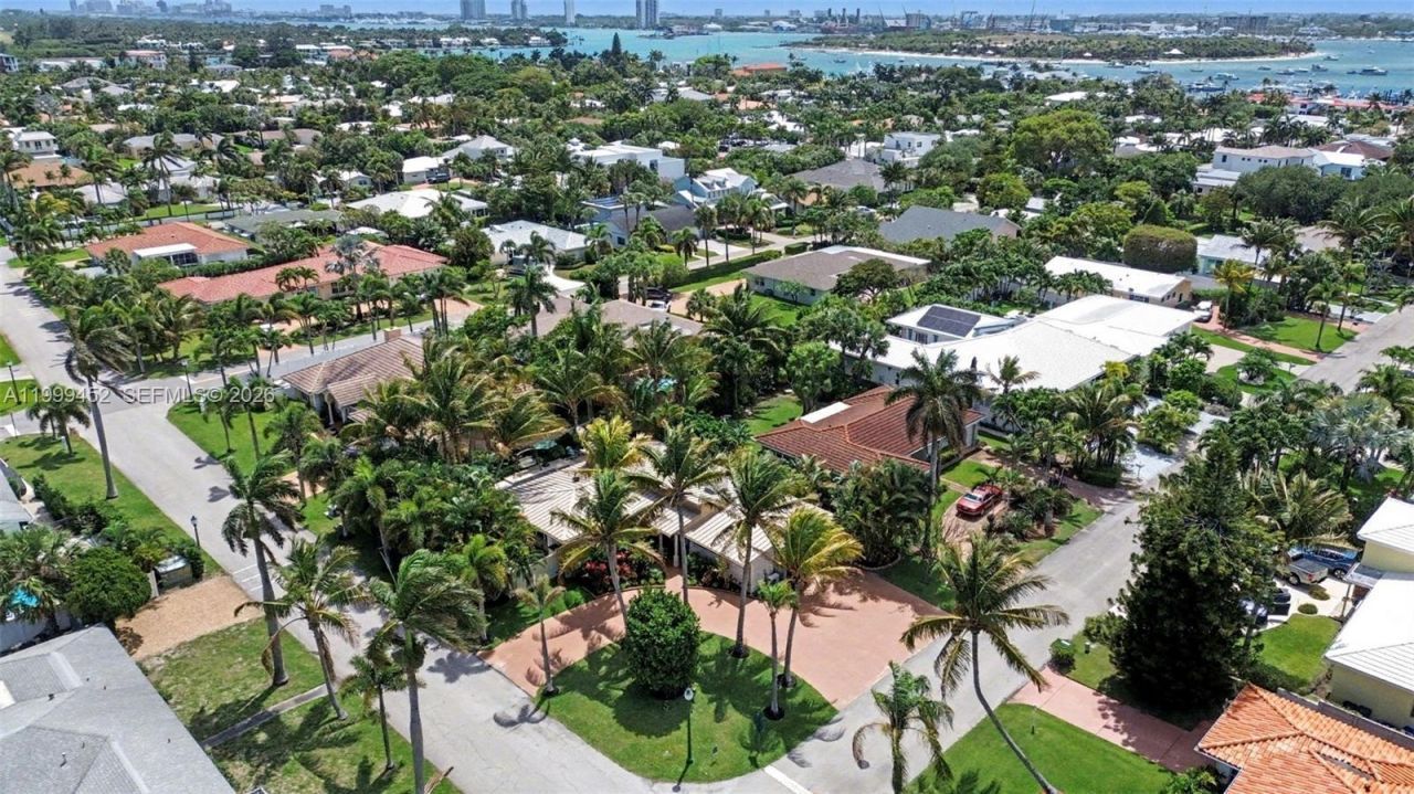 200 Blossom Ln, Palm Beach Shores, FL 33404 Photo