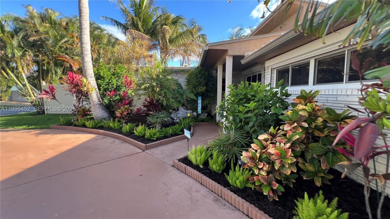 200 Blossom Ln , Palm Beach Shores, FL 33404 Photo