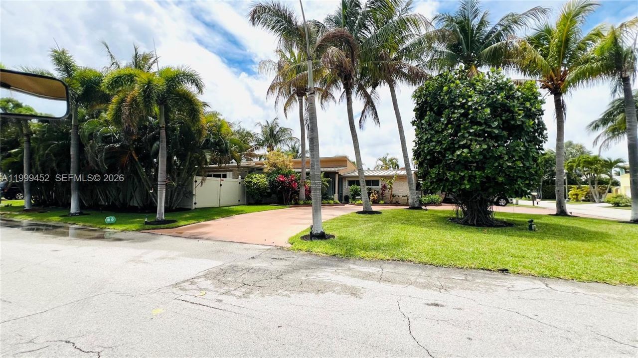 200 Blossom Ln , Palm Beach Shores, FL 33404 Photo