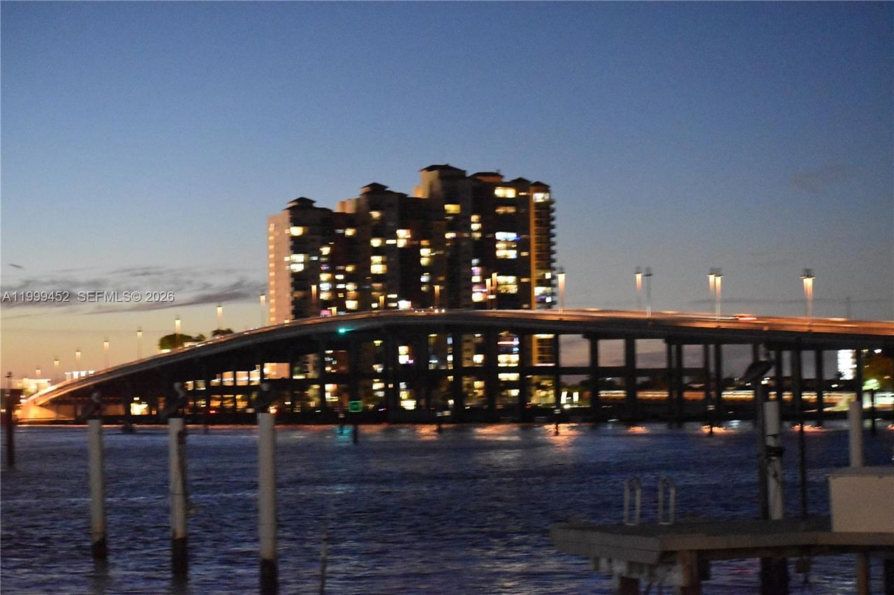 200 Blossom Ln , Palm Beach Shores, FL 33404 Photo