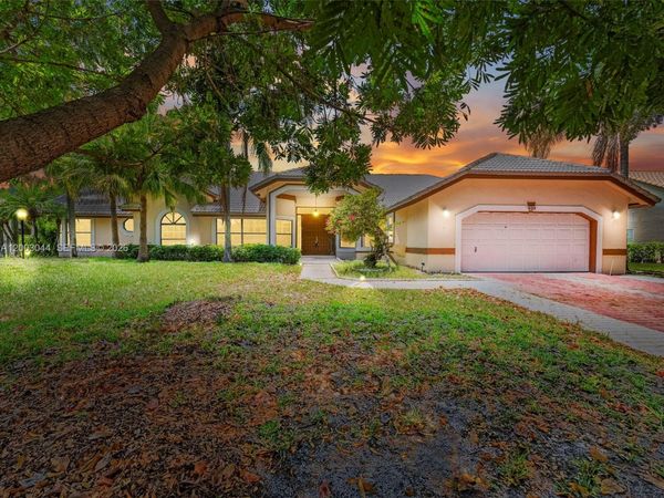 620 NW 104th Ave, Coral Springs, FL 33071