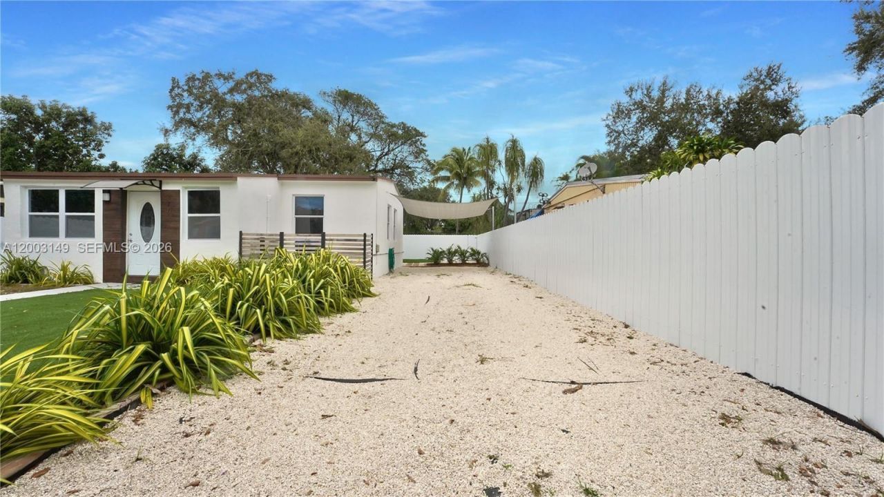 1441 NE 154th Ter, North Miami Beach, FL 33162 Photo