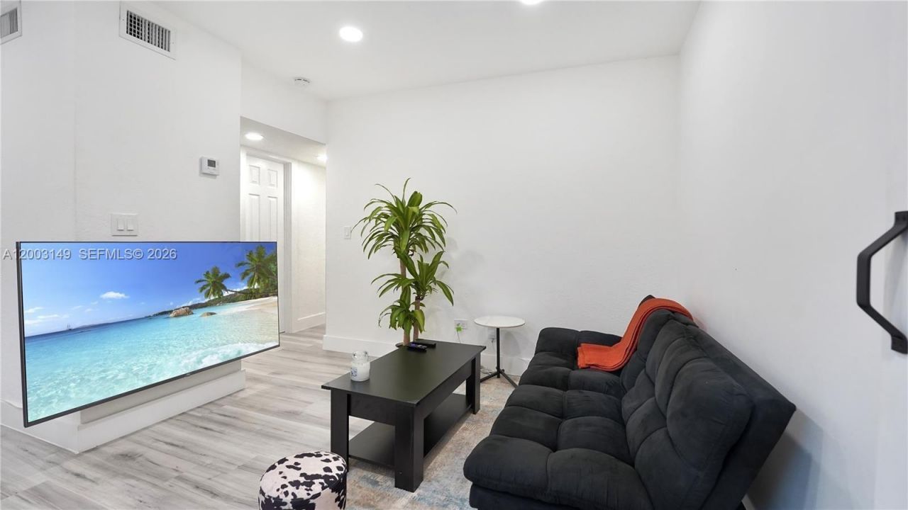 1441 NE 154th Ter, North Miami Beach, FL 33162 Photo