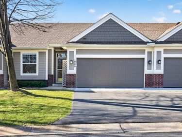 1009 Victoria Greens Boulevard, Victoria, MN 55386