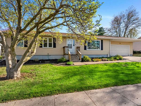 906 ACORN, Muscatine, IA 52761