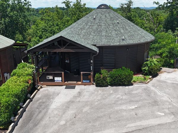 1086 Towering Oaks Drive, Sevierville, TN 37876