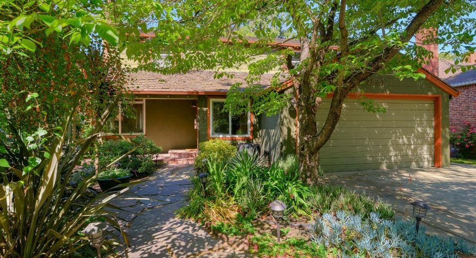 2630 Land Park Dr, Sacramento, CA 95818 Photo