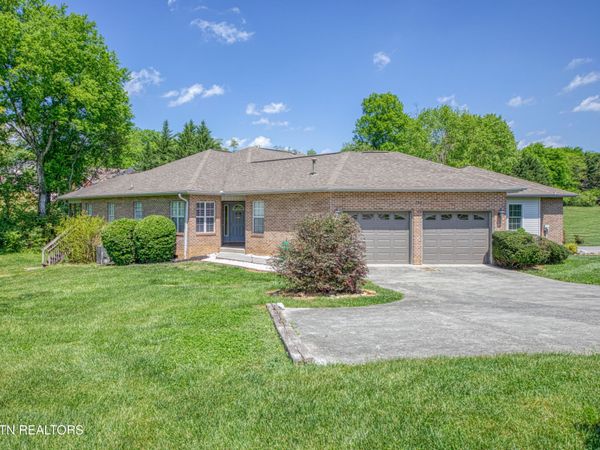 180 Hidden Oaks Lane, Lenoir City, TN 37772