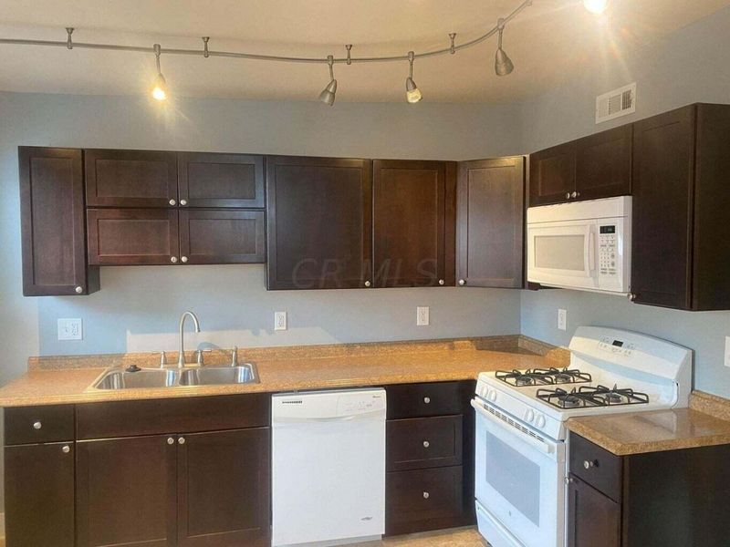 484 E Columbus Street , Columbus, OH 43206 Photo 6