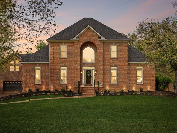 1018 Heritage Woods Dr , Hendersonville, TN 37075