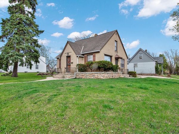 4235 W Fairmount AVENUE, Milwaukee, WI 53209