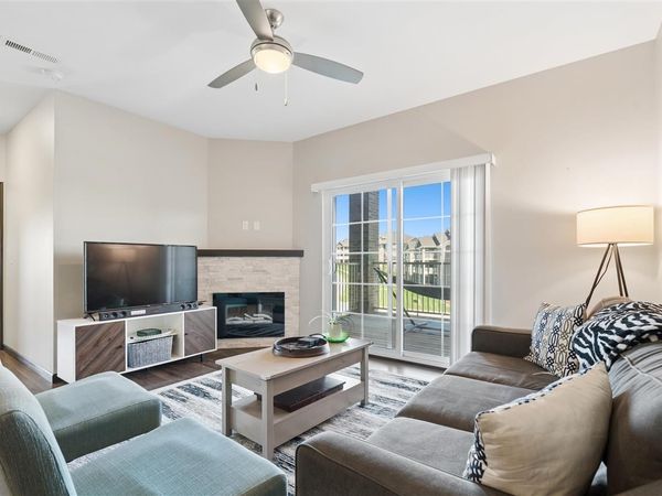 2871 Spring Rose Cir, Unit 201, Coralville, IA 52241