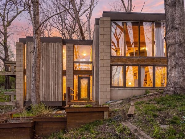 2140 Glass Road NE, Cedar Rapids, IA 52402