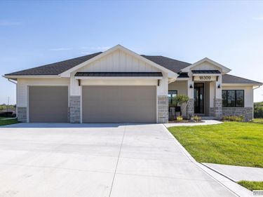18309 Sycamore Drive, Gretna, NE 68028