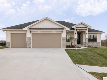 18309 Sycamore Drive , Gretna, NE 68028