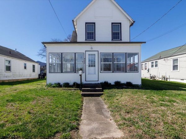 906 Front AVE , Salem, VA 24153