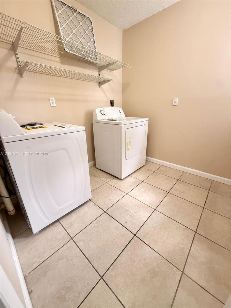 3301 Raleigh St , Unit 4D, Hollywood, FL 33021 Photo
