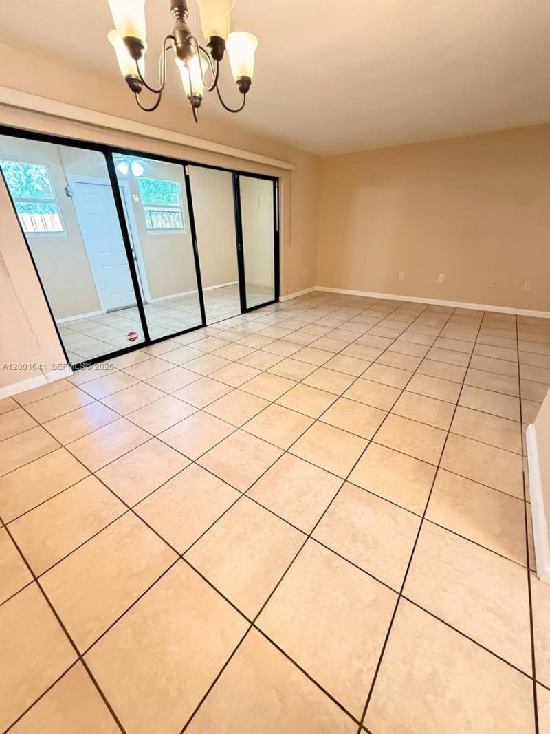 3301 Raleigh St , Unit 4D, Hollywood, FL 33021 Photo