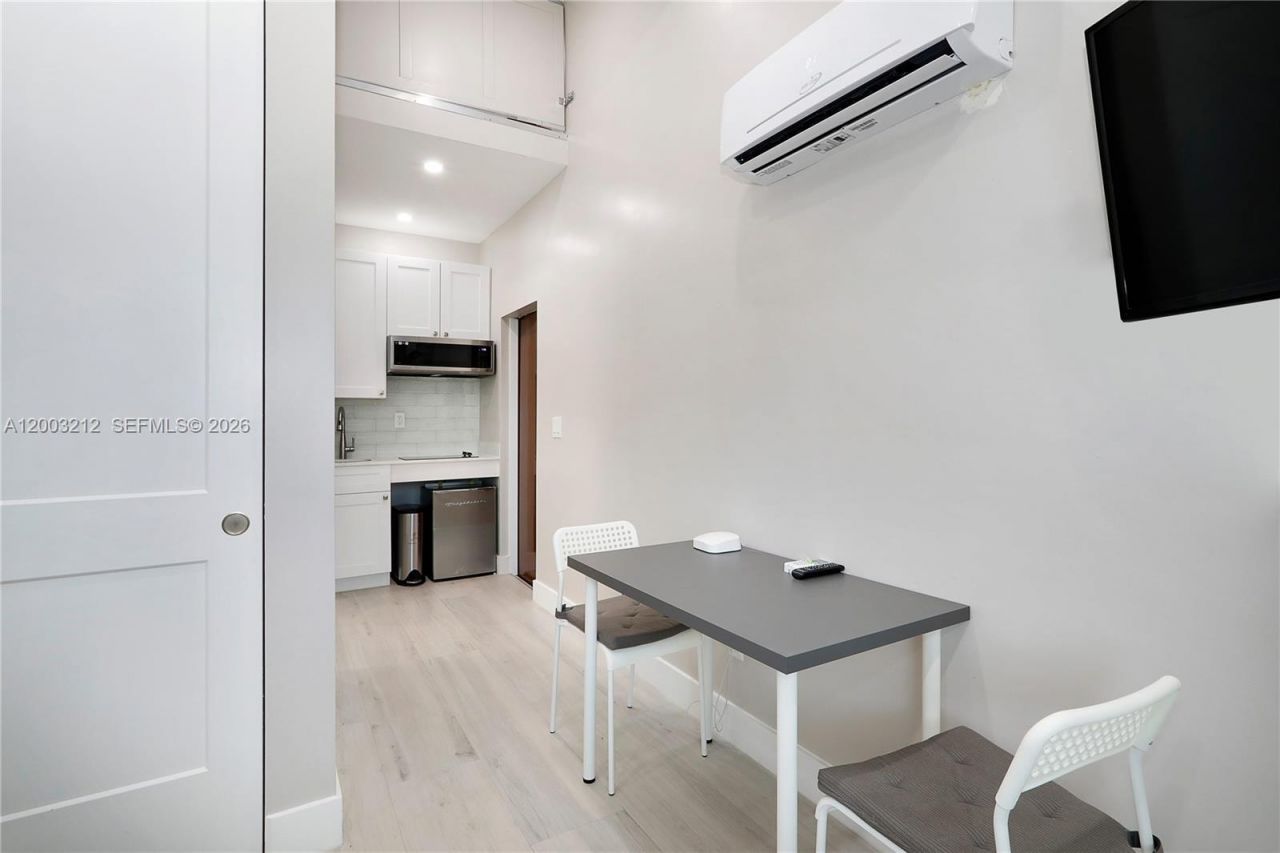 2368 SW 21st St , Unit Side, Miami, FL 33145 Photo