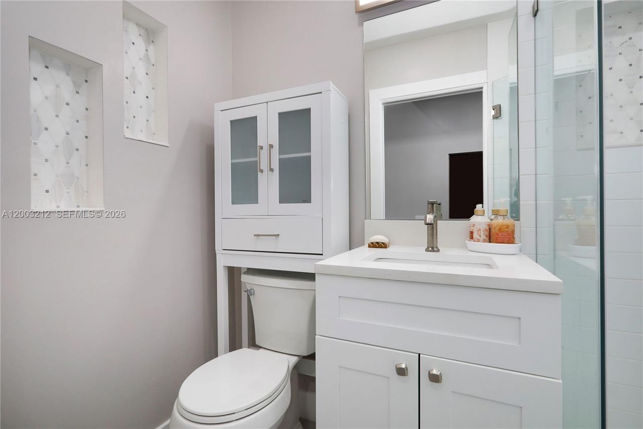 2368 SW 21st St , Unit Side, Miami, FL 33145 Photo