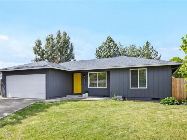556 Glenn Way, Central Point, OR 97502