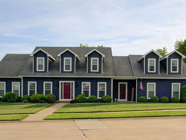 2267 Saint Andrews Circle, Bettendorf, IA 52722