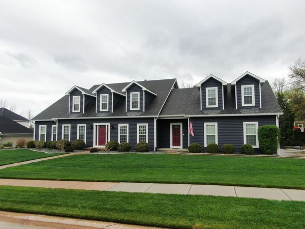 2267 Saint Andrews Circle , Bettendorf, IA 52722