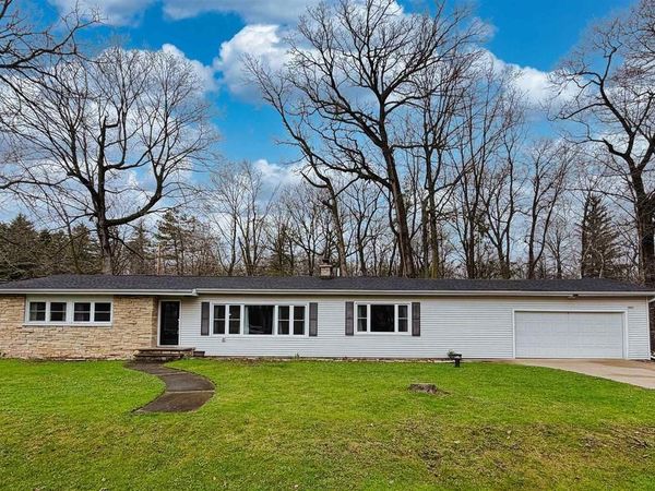 2623 OAKCREST DRIVE, Neenah, WI 54956