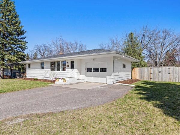 2942 Matilda Street , Roseville, MN 55113