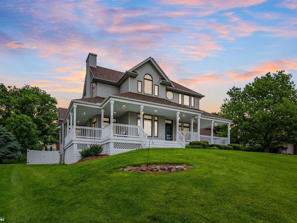 2310 Knollway Drive, Marshalltown, IA 50158