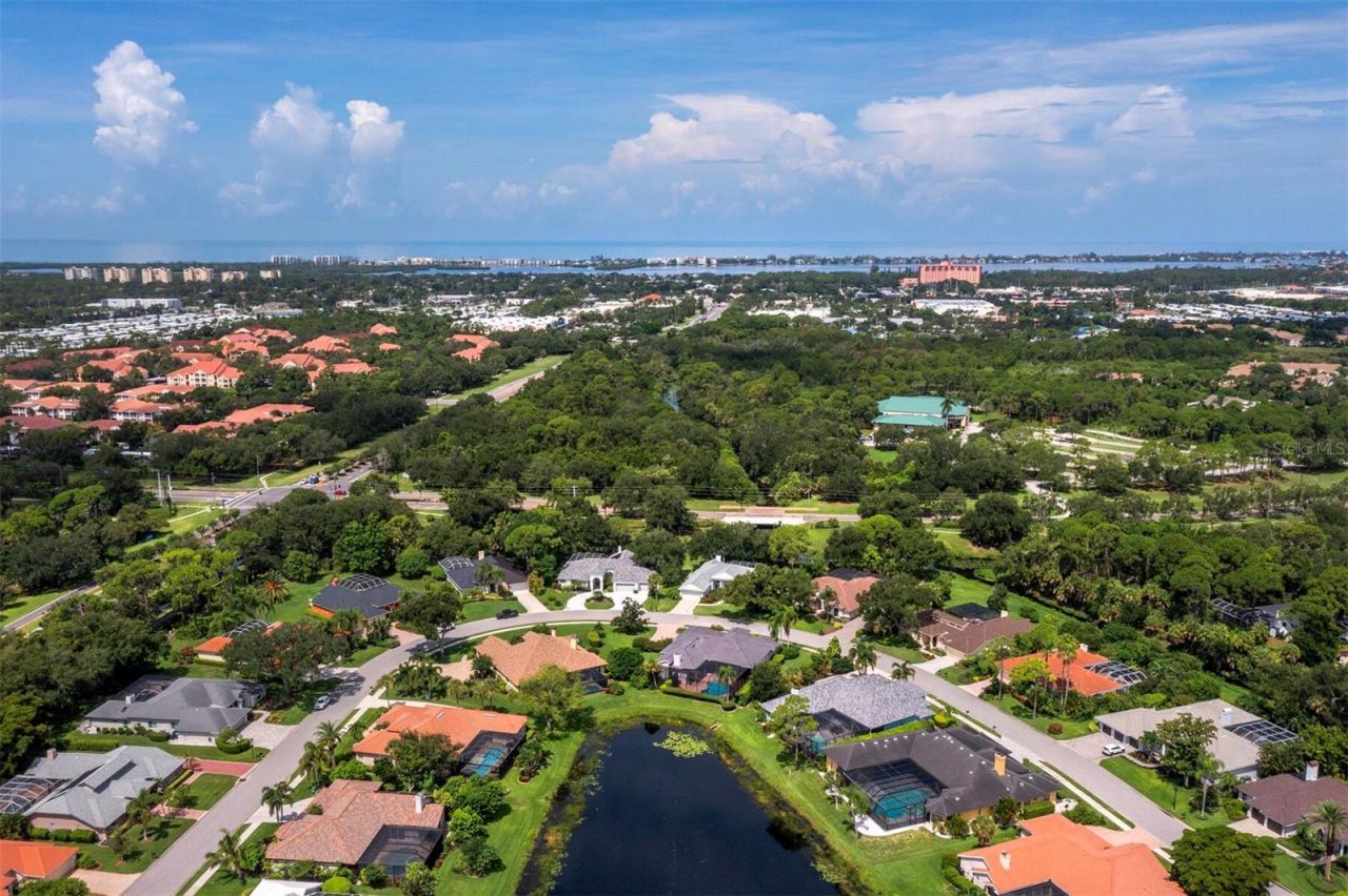 8615 Woodbriar Drive, Sarasota, FL 34238 Photo